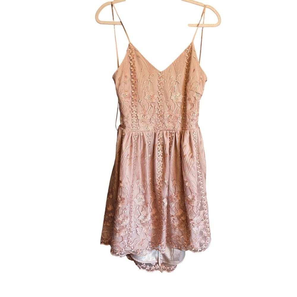 Two SistersThe Label -Clara Backless-Lined-Lace Overlay Dress-Size 8-V-Neck NWT